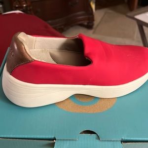 Bzees easy going truered size 7